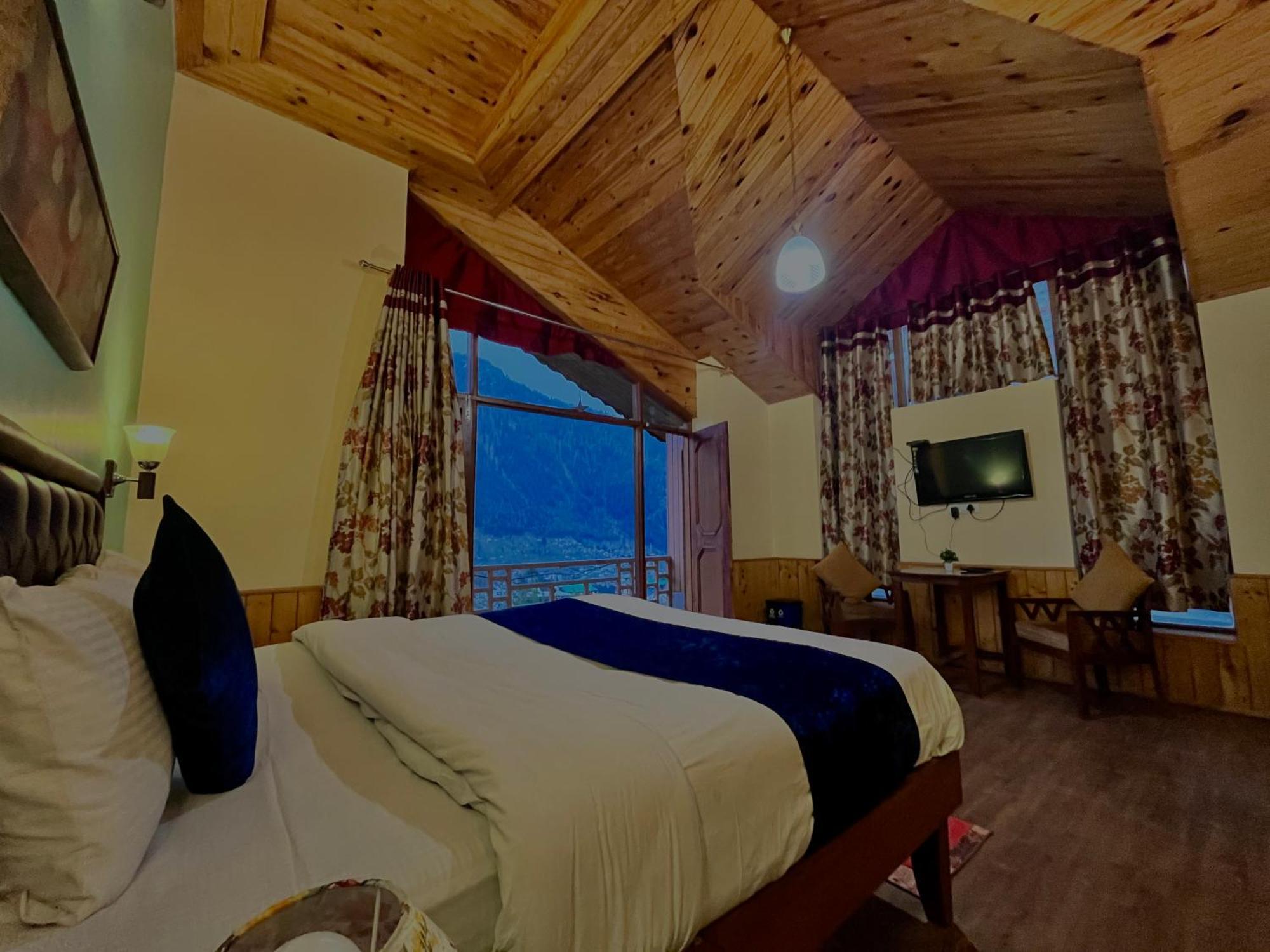 The Manu Emerald # Farmhouse # Top Selling Cottage In Manali # Peaceful Heritage Cozy Stay # Lawn With Bonfire # Most Awarded Exterior photo