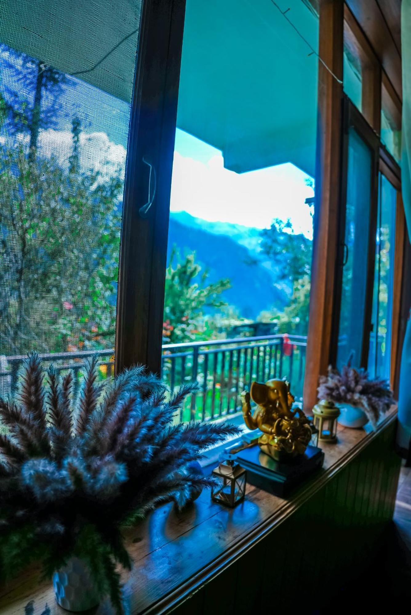 The Manu Emerald # Farmhouse # Top Selling Cottage In Manali # Peaceful Heritage Cozy Stay # Lawn With Bonfire # Most Awarded Exterior photo