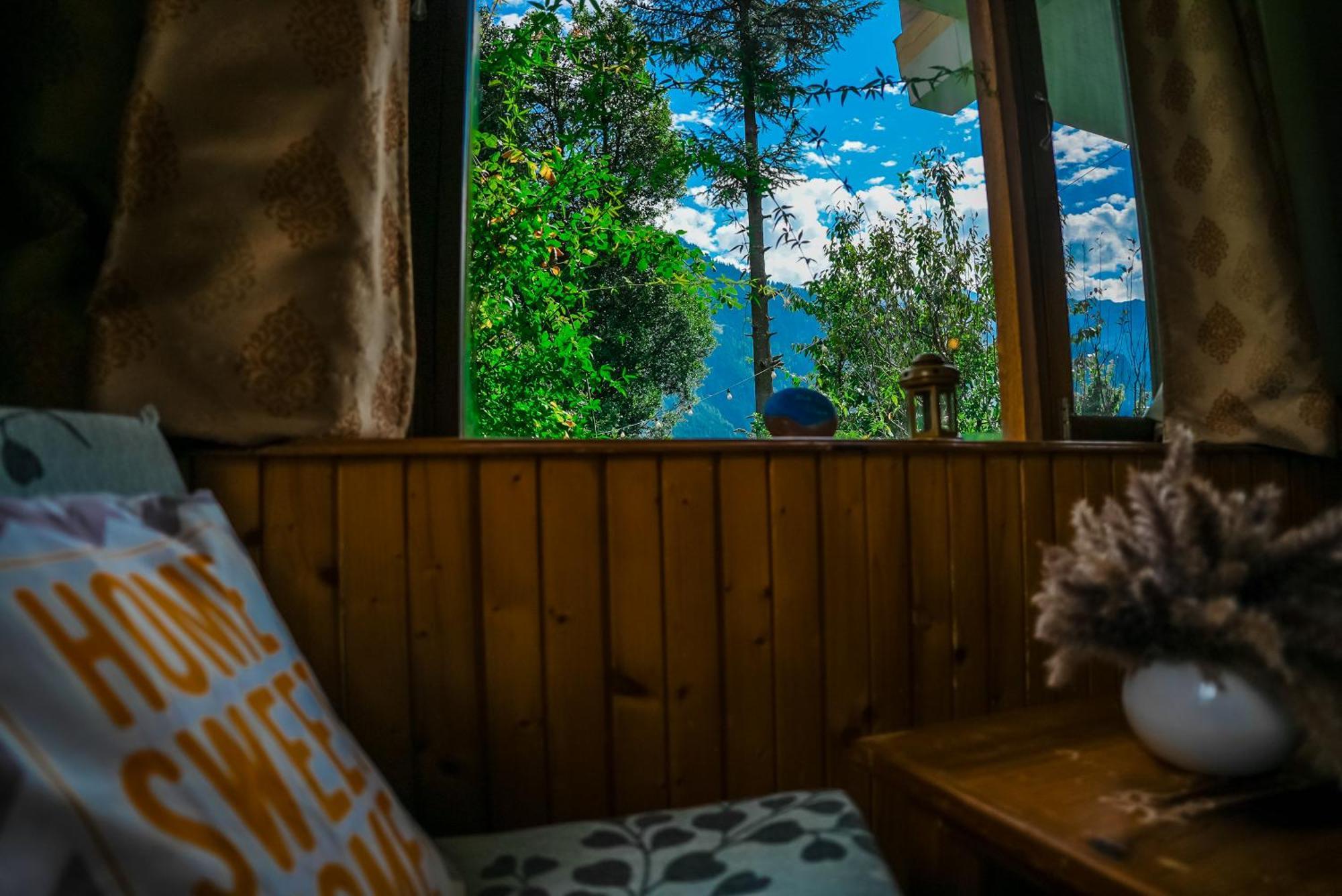The Manu Emerald # Farmhouse # Top Selling Cottage In Manali # Peaceful Heritage Cozy Stay # Lawn With Bonfire # Most Awarded Exterior photo