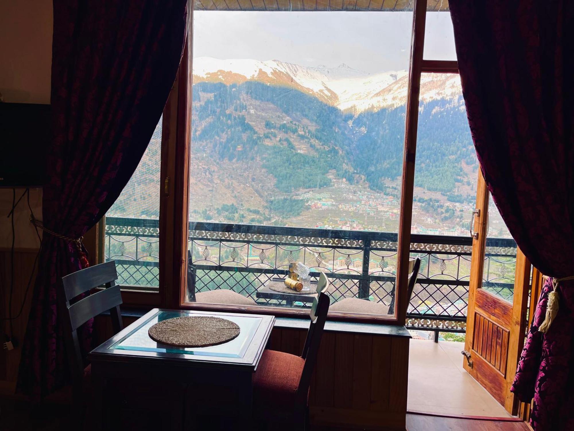 The Manu Emerald # Farmhouse # Top Selling Cottage In Manali # Peaceful Heritage Cozy Stay # Lawn With Bonfire # Most Awarded Exterior photo