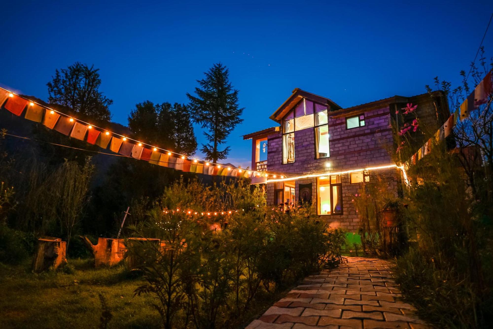 The Manu Emerald # Farmhouse # Top Selling Cottage In Manali # Peaceful Heritage Cozy Stay # Lawn With Bonfire # Most Awarded Exterior photo