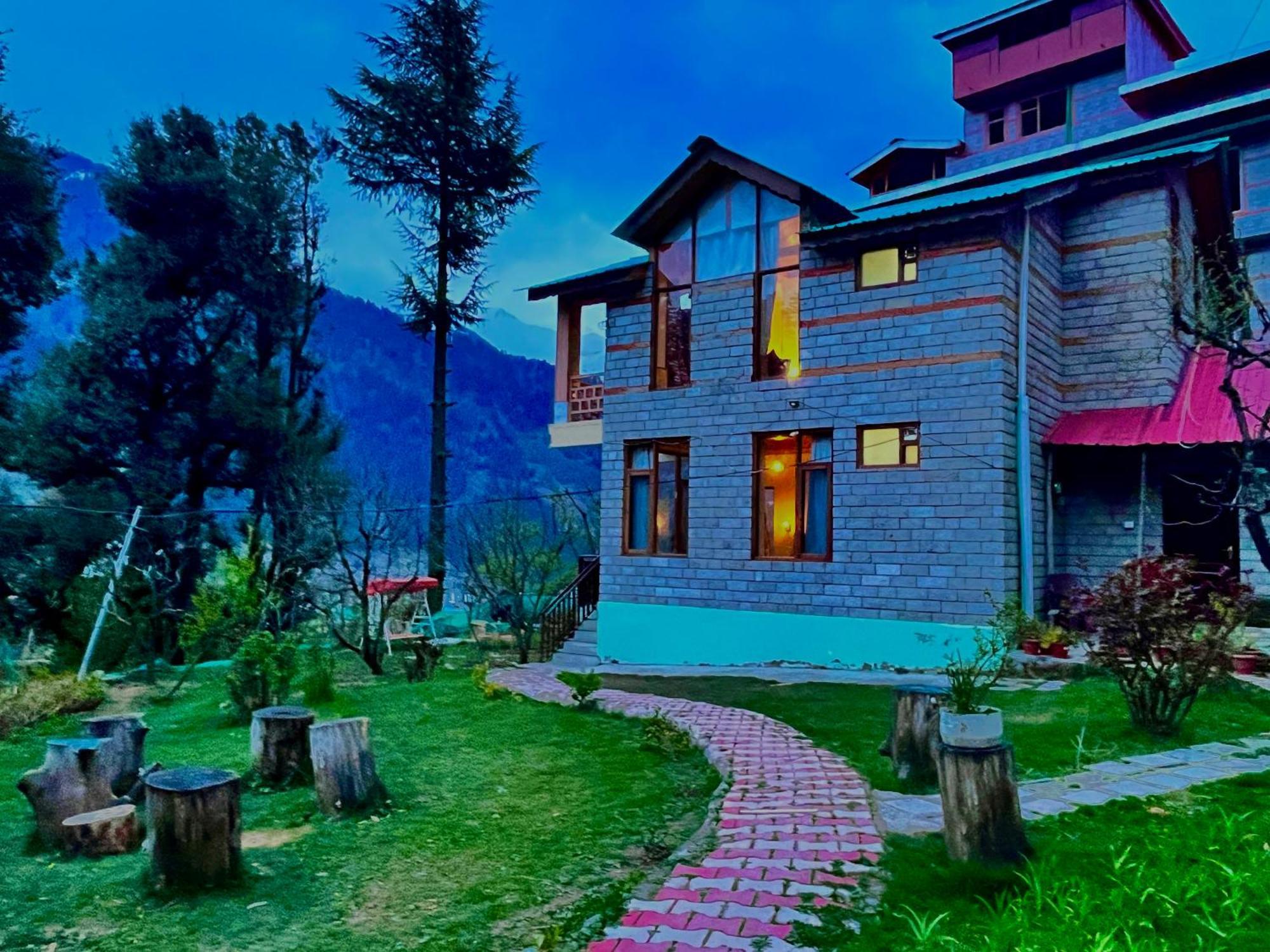 The Manu Emerald # Farmhouse # Top Selling Cottage In Manali # Peaceful Heritage Cozy Stay # Lawn With Bonfire # Most Awarded Exterior photo