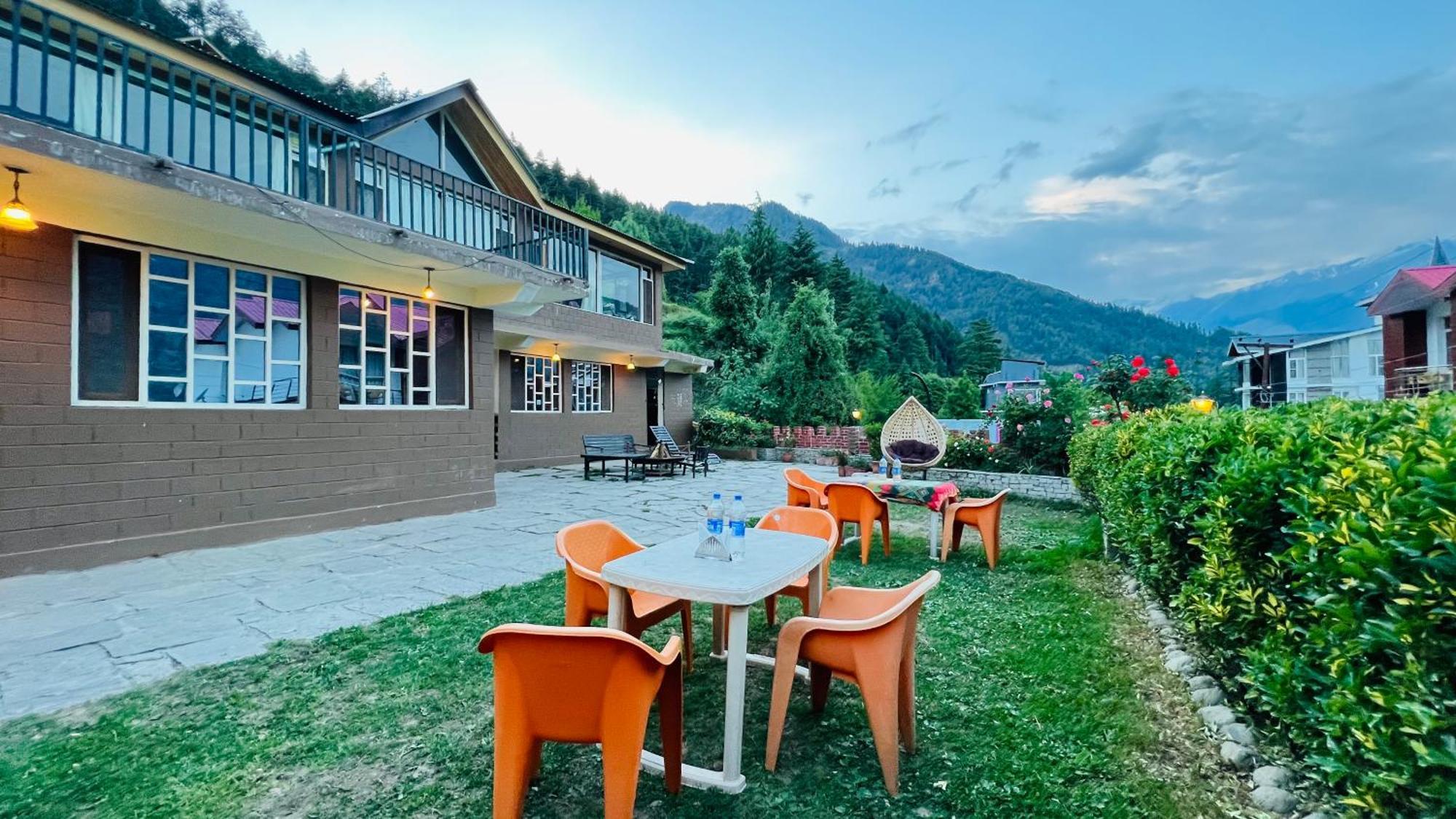 The Manu Emerald # Farmhouse # Top Selling Cottage In Manali # Peaceful Heritage Cozy Stay # Lawn With Bonfire # Most Awarded Exterior photo