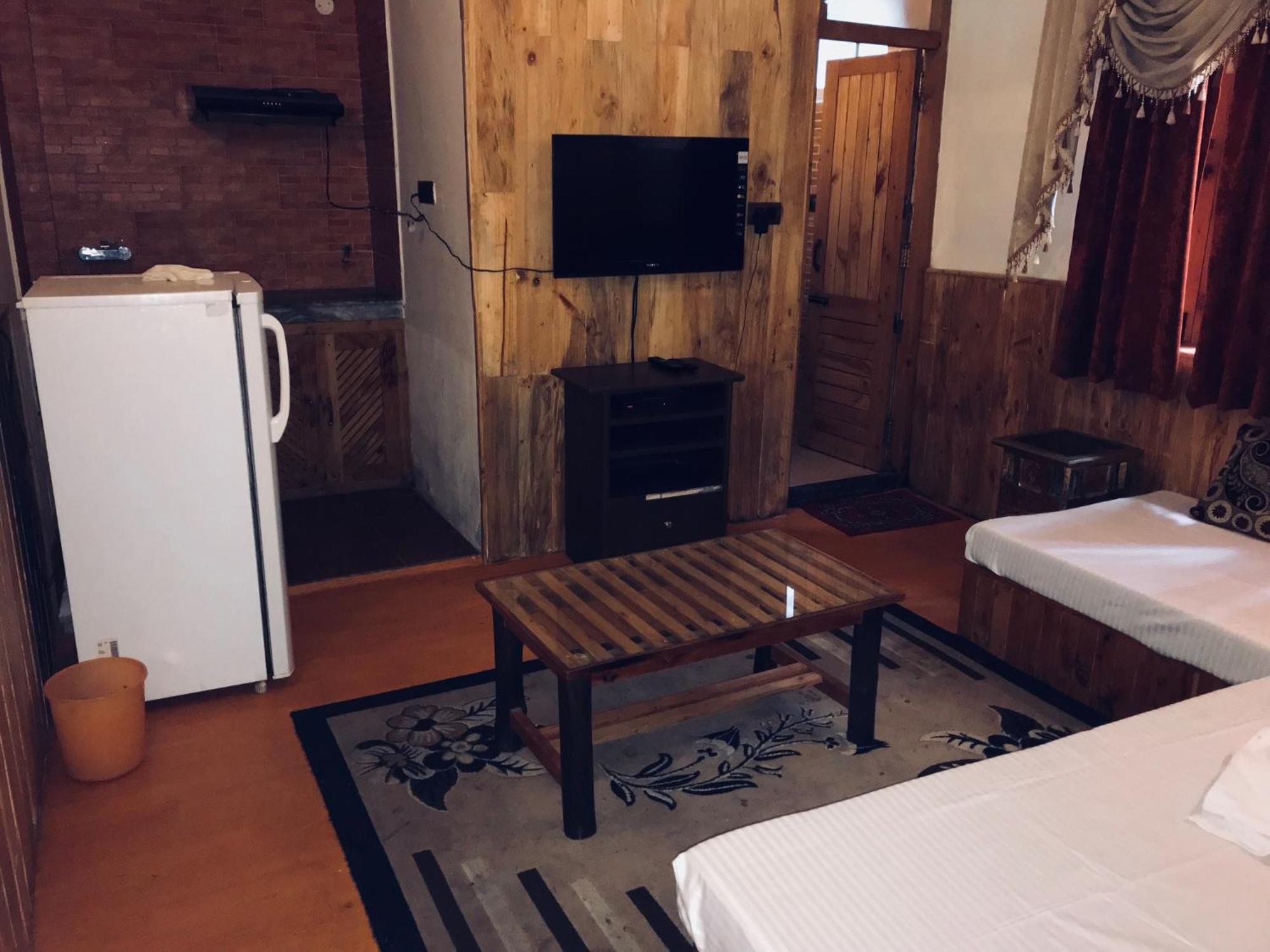 The Manu Emerald # Farmhouse # Top Selling Cottage In Manali # Peaceful Heritage Cozy Stay # Lawn With Bonfire # Most Awarded Exterior photo