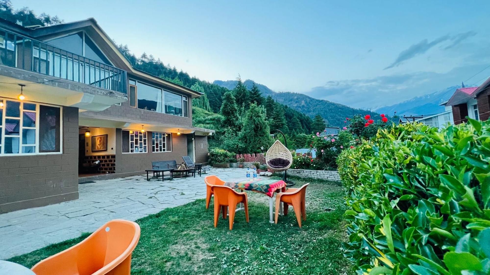 The Manu Emerald # Farmhouse # Top Selling Cottage In Manali # Peaceful Heritage Cozy Stay # Lawn With Bonfire # Most Awarded Exterior photo