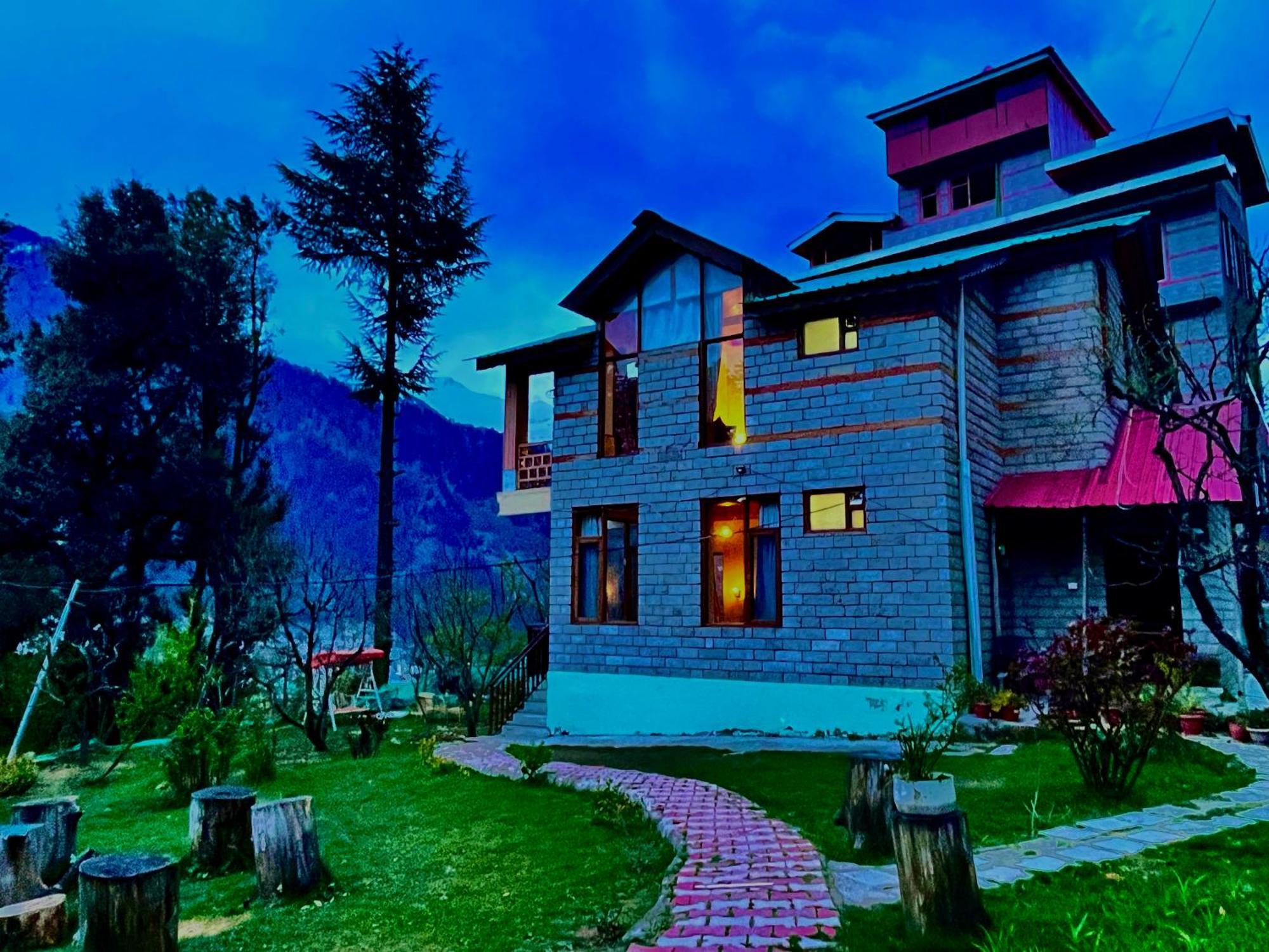 The Manu Emerald # Farmhouse # Top Selling Cottage In Manali # Peaceful Heritage Cozy Stay # Lawn With Bonfire # Most Awarded Exterior photo