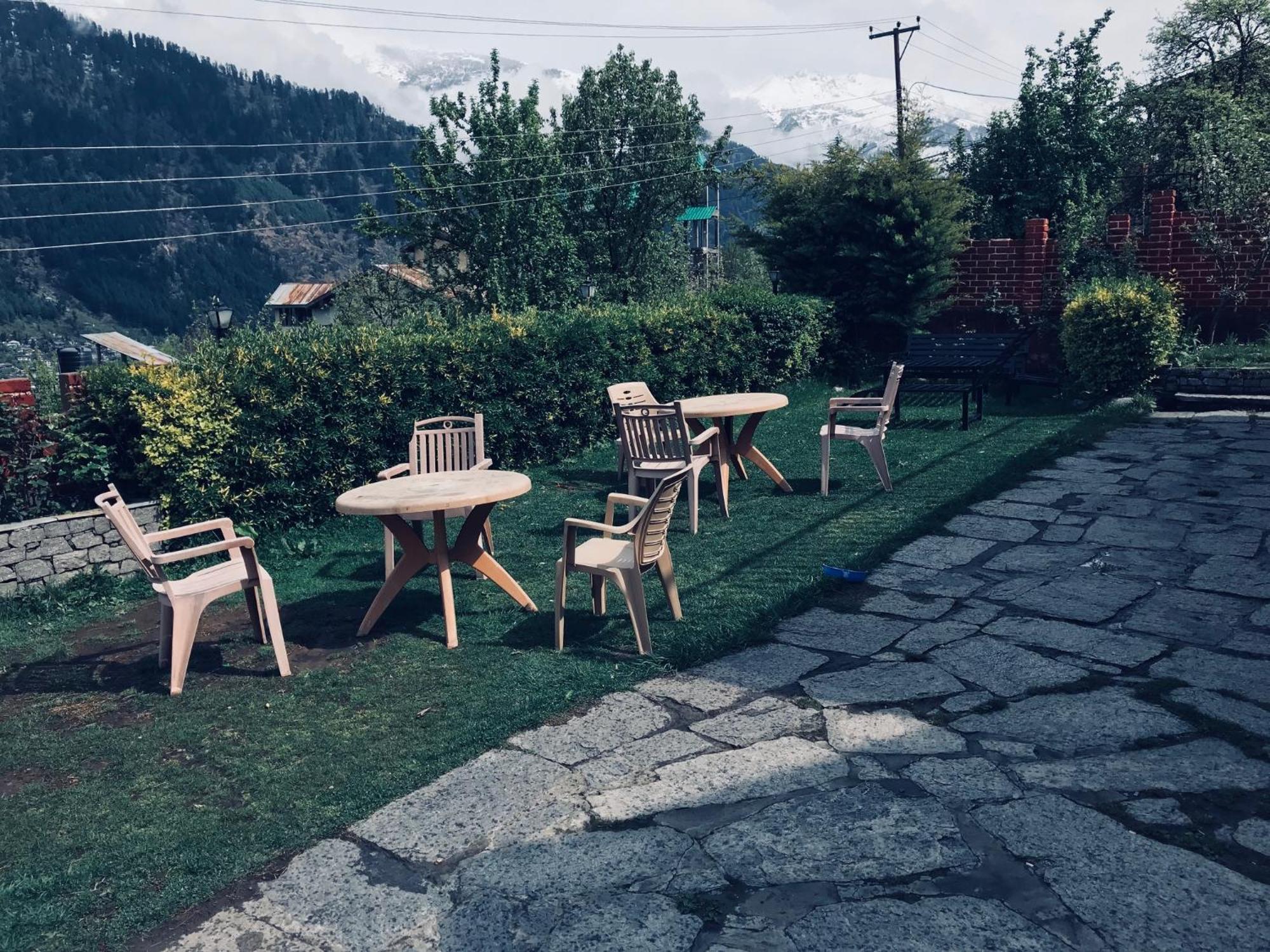 The Manu Emerald # Farmhouse # Top Selling Cottage In Manali # Peaceful Heritage Cozy Stay # Lawn With Bonfire # Most Awarded Exterior photo